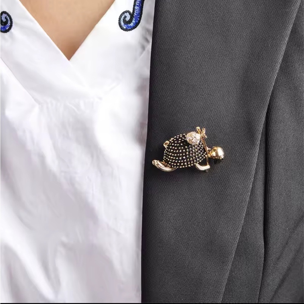 New Unique Vintage Color Gold and Black Turtle Brooch